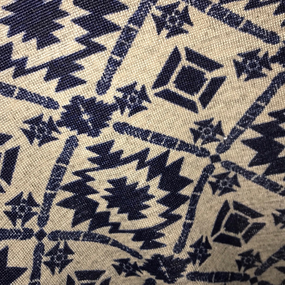 patterned top - Picture 4 of 6